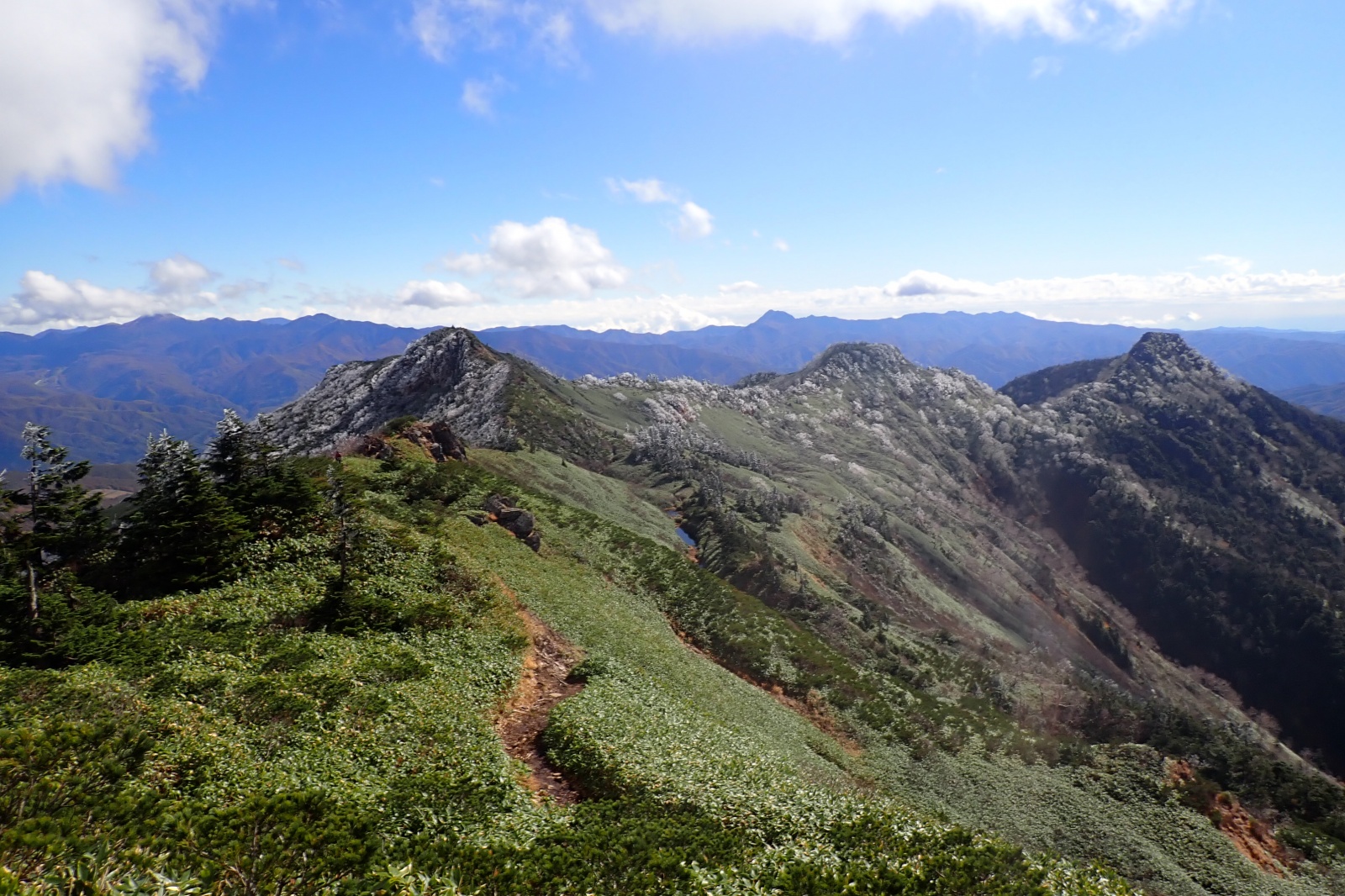 "中ノ岳〜家ノ串山〜前武尊"