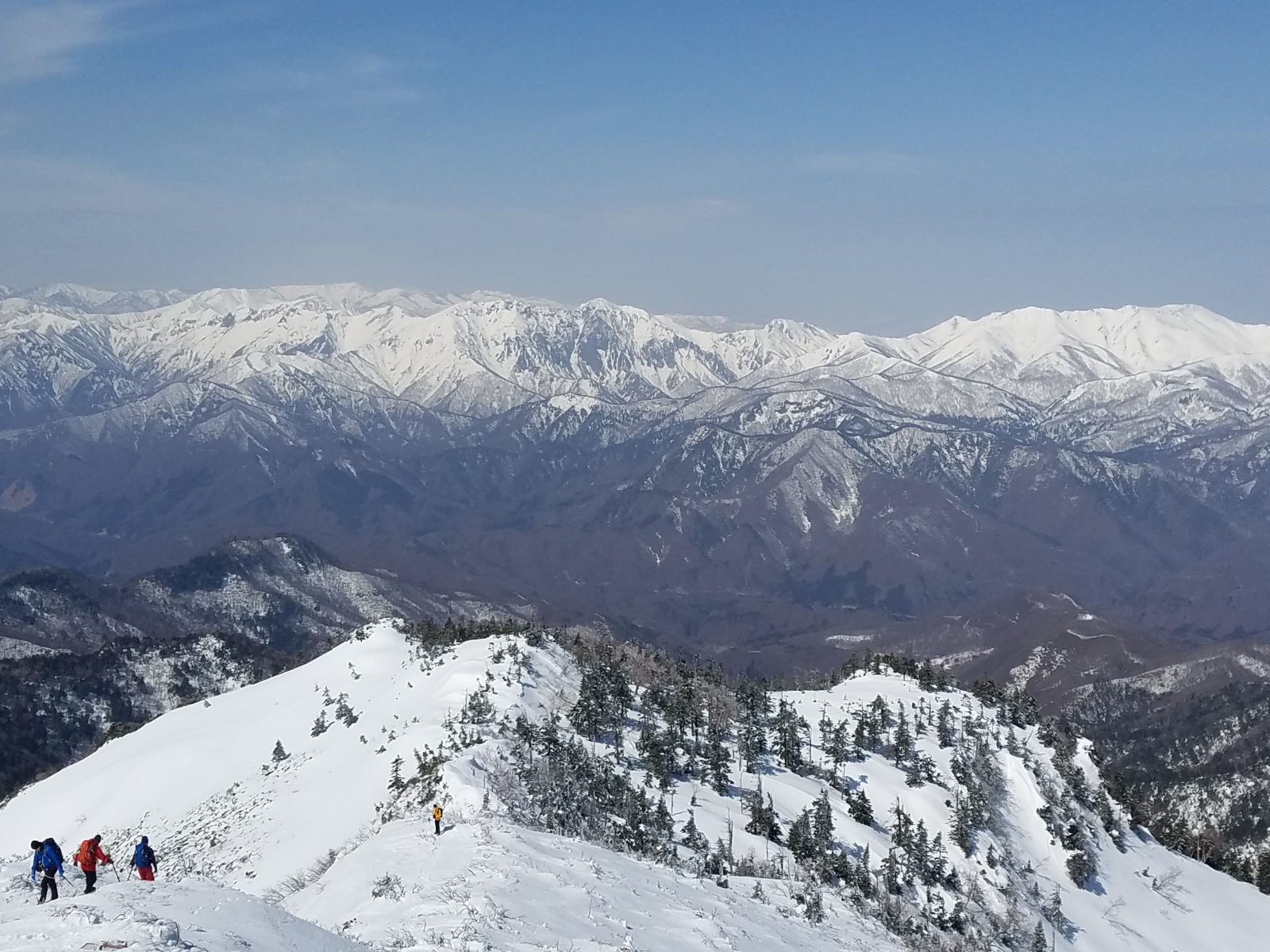 "沖武尊より:谷川連峰を望む"