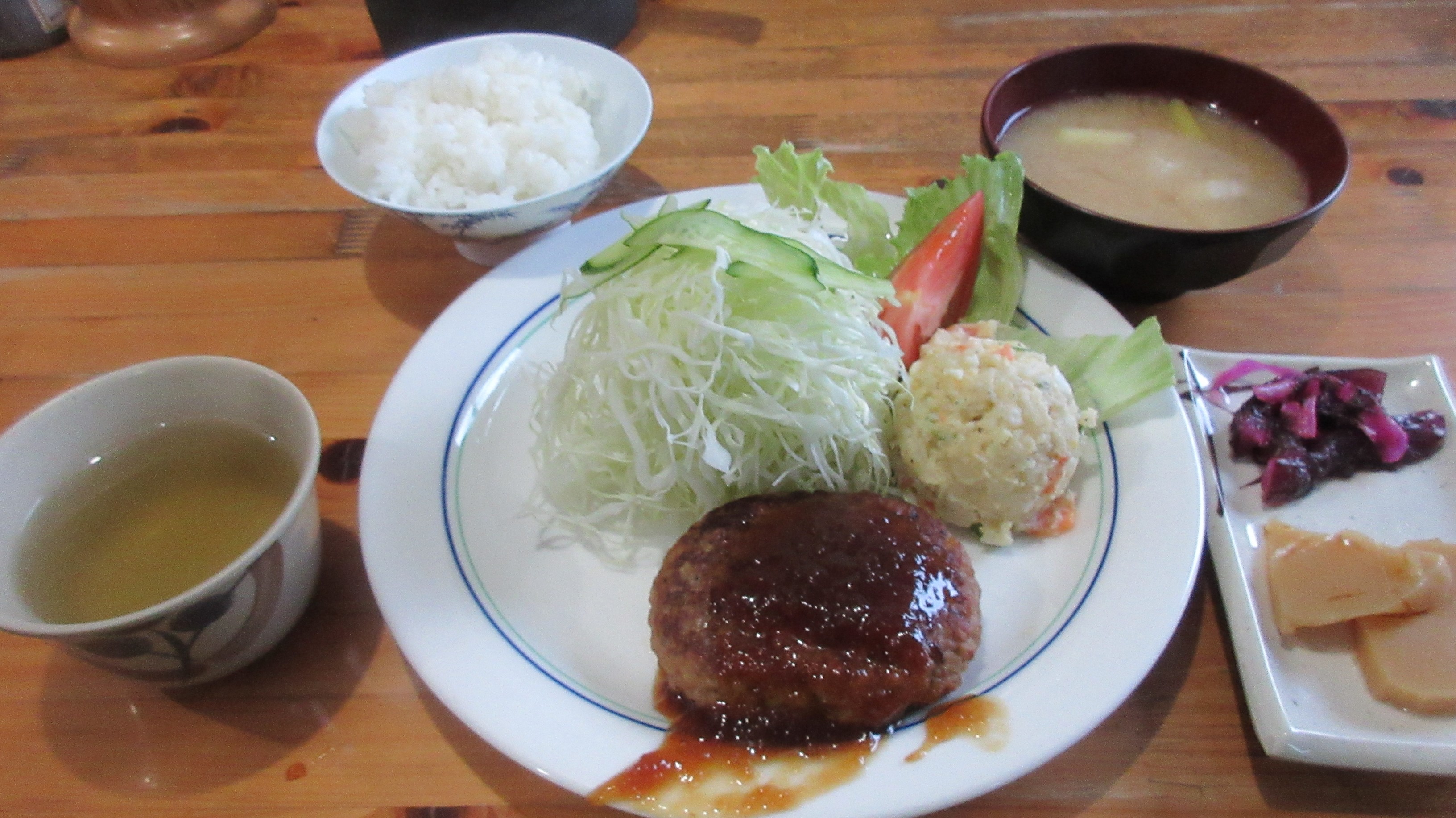 "八峰キレット小屋:夕食の一例"