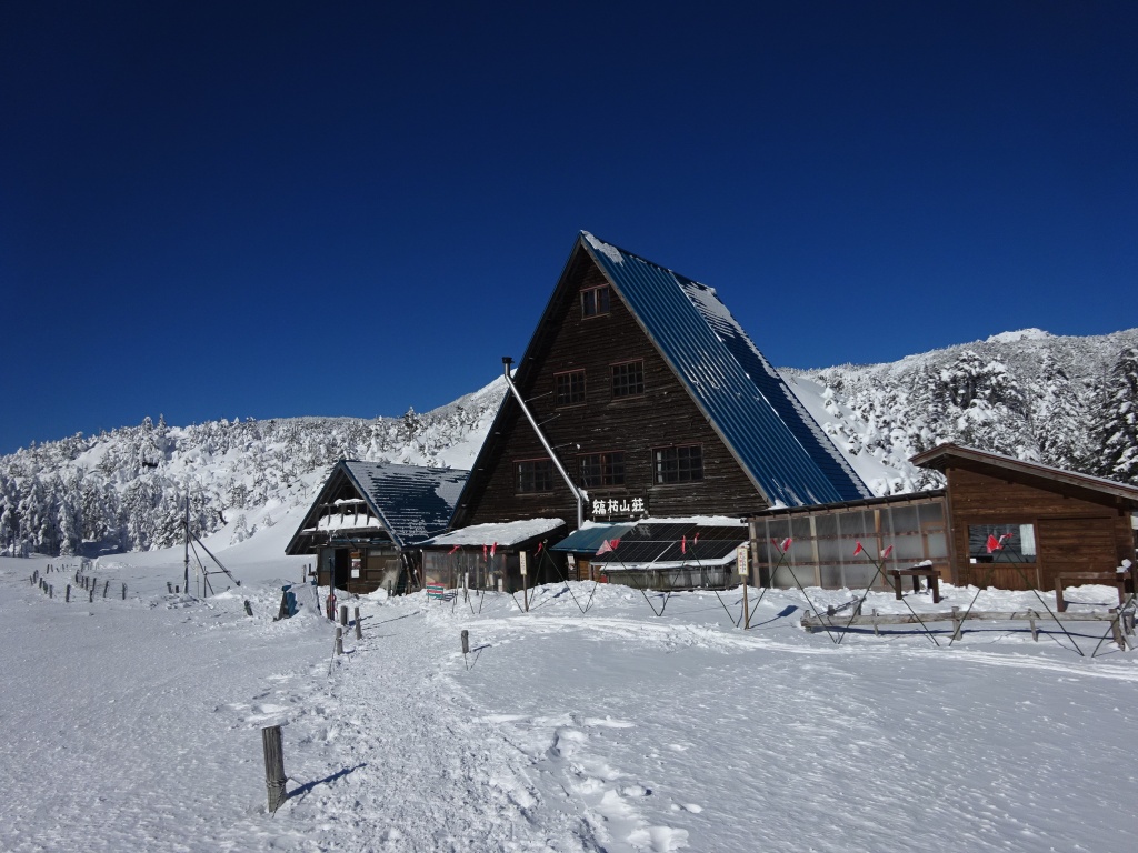 縞枯山荘 テレマークスキーが楽しめる三角屋根の山小屋 ヤマレコ