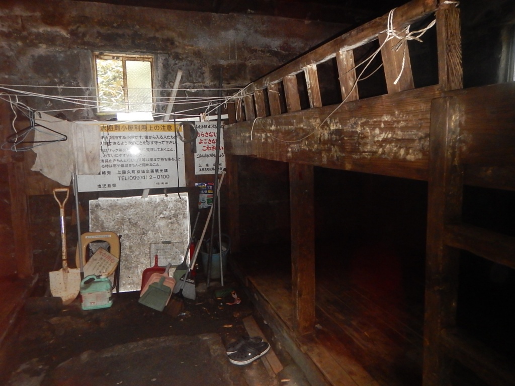 "小屋内部"
