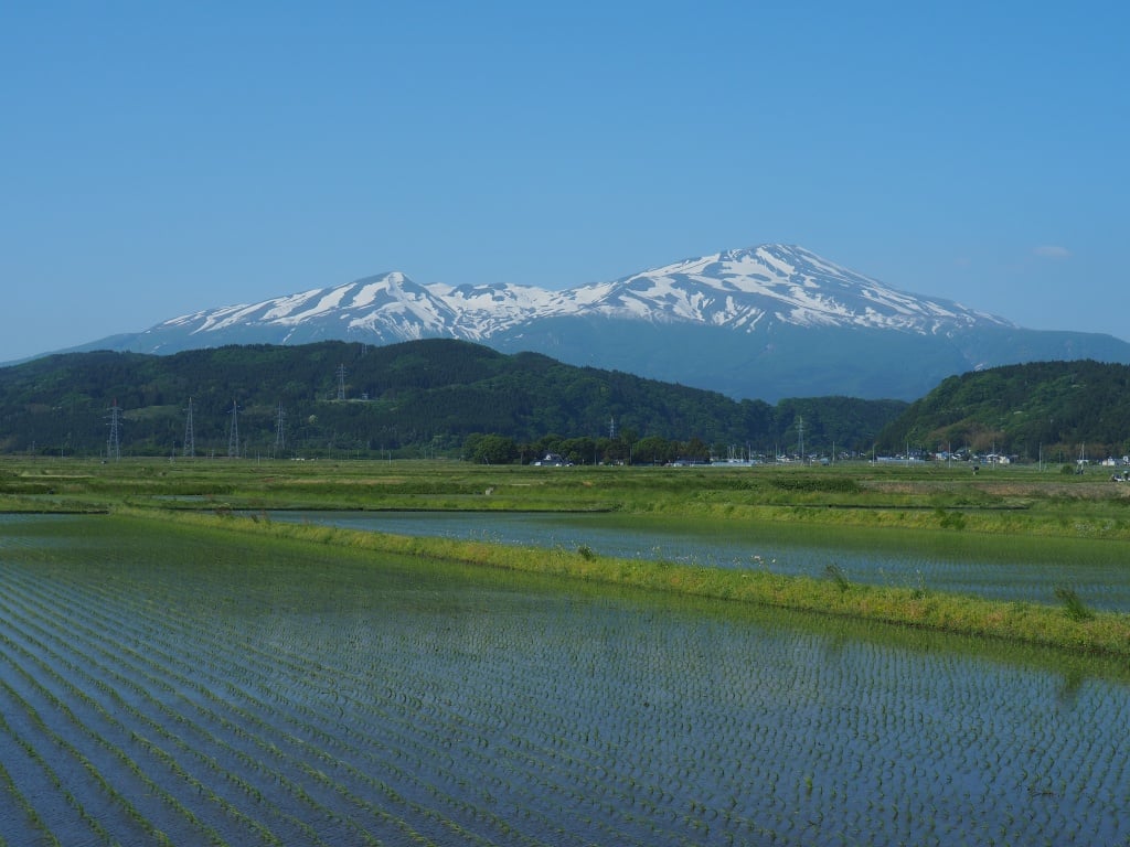 鳥海山 残雪と花園が麗しい日本海に面する火山 ヤマレコ