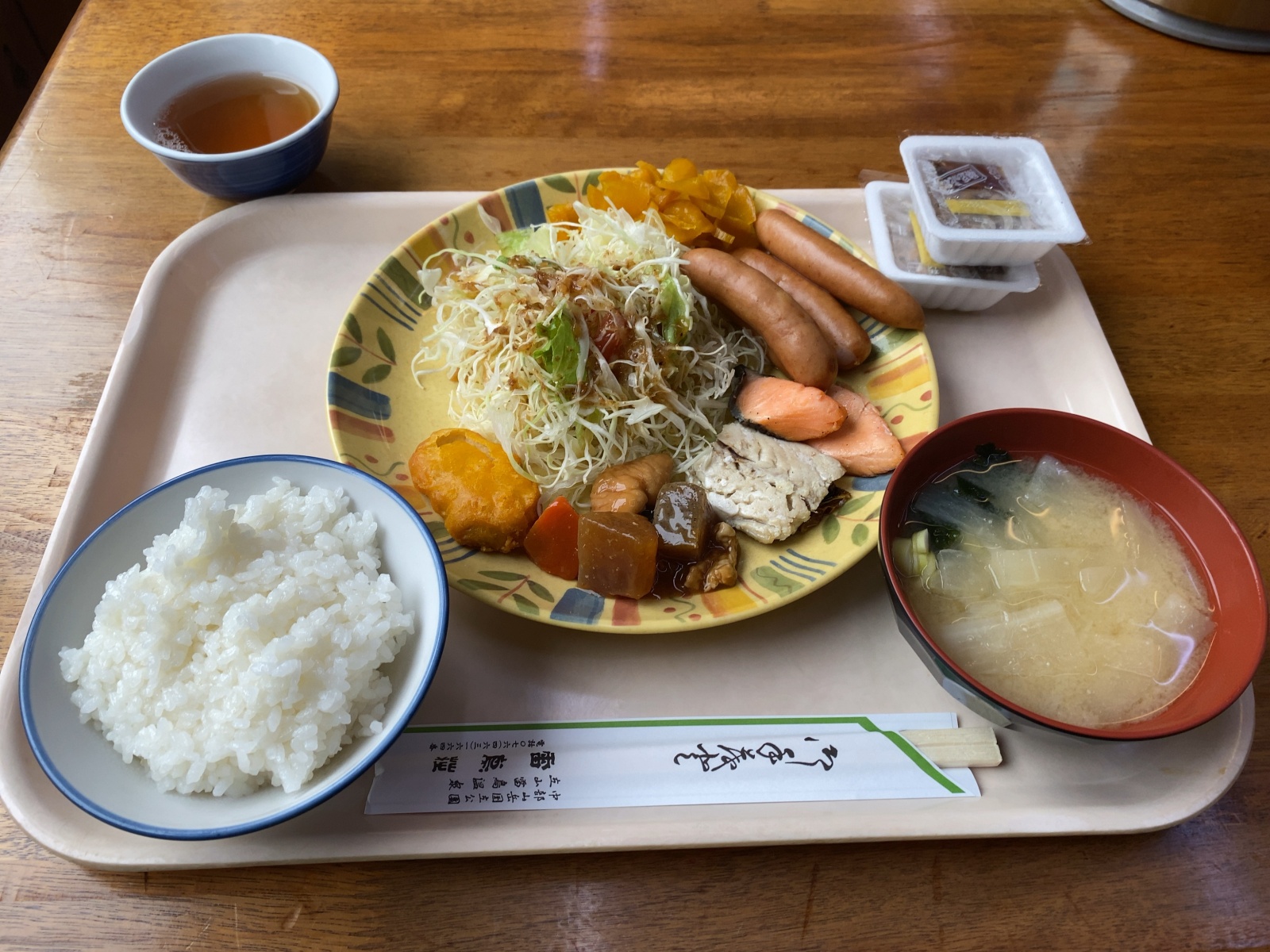 "雷鳥荘:朝食の一例(バイキング形式)"
