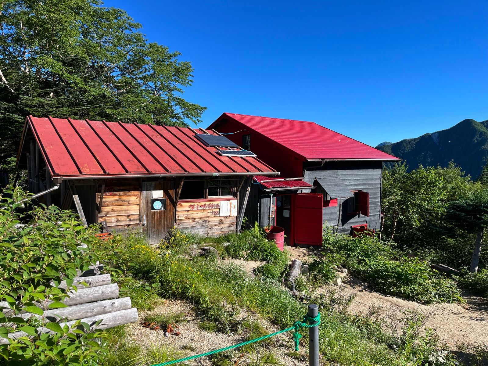 "越百小屋"