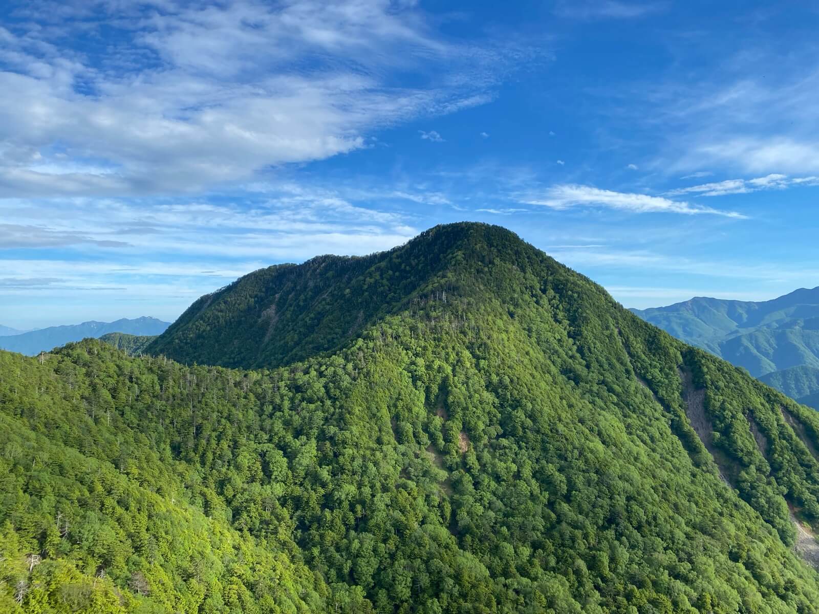 "皇海山"