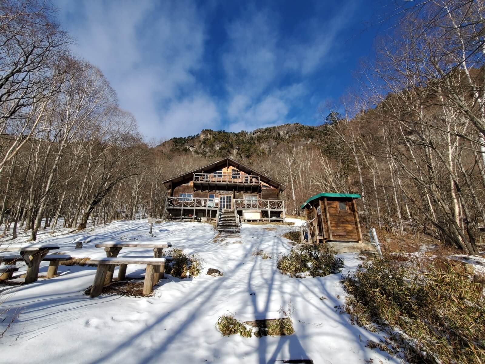 "庚申山荘"