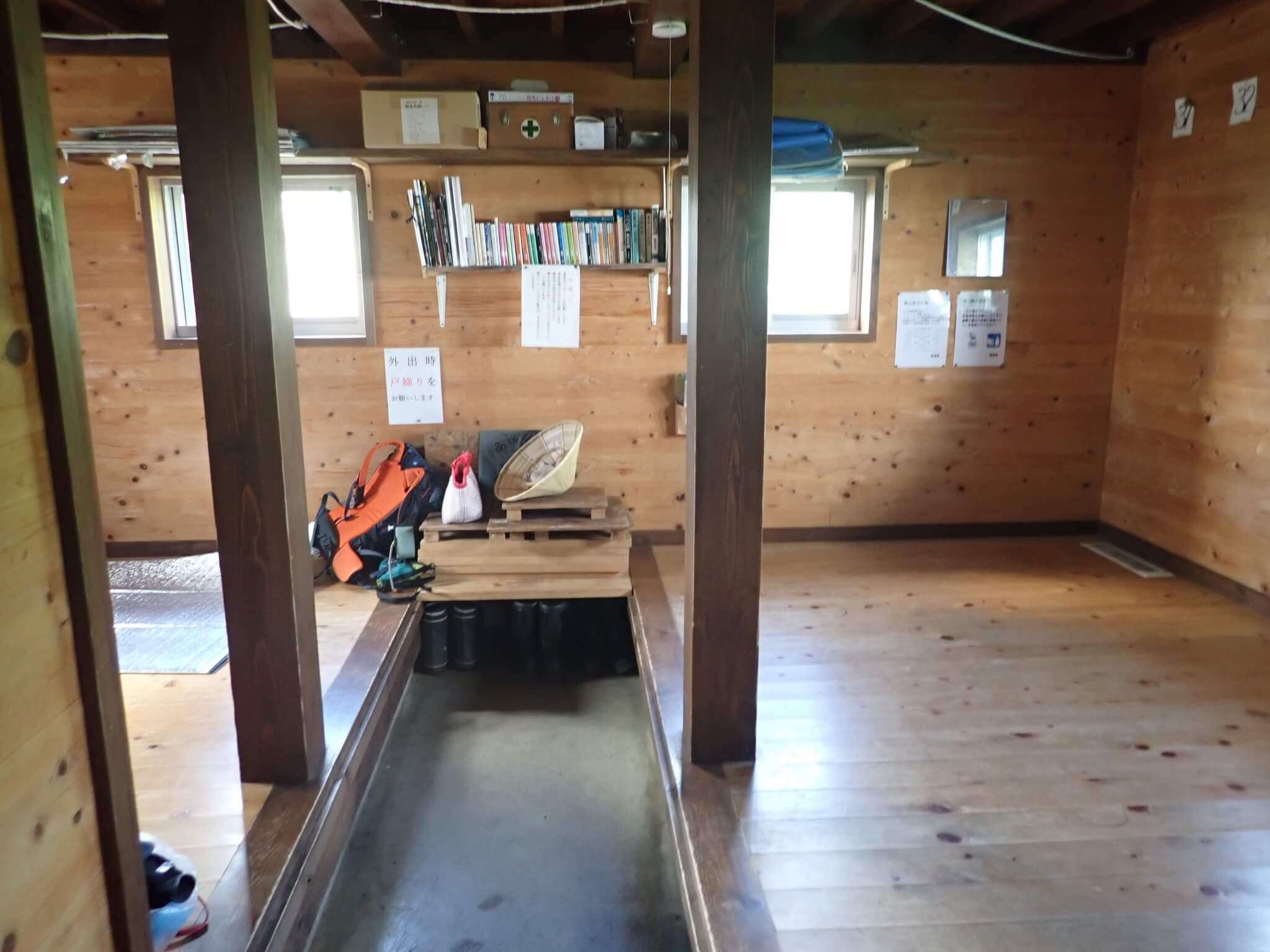 "駒の小屋:内部"