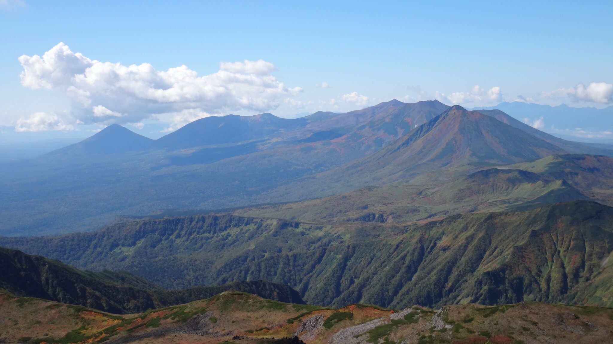"トムラウシ山山頂より望む十勝連峰"