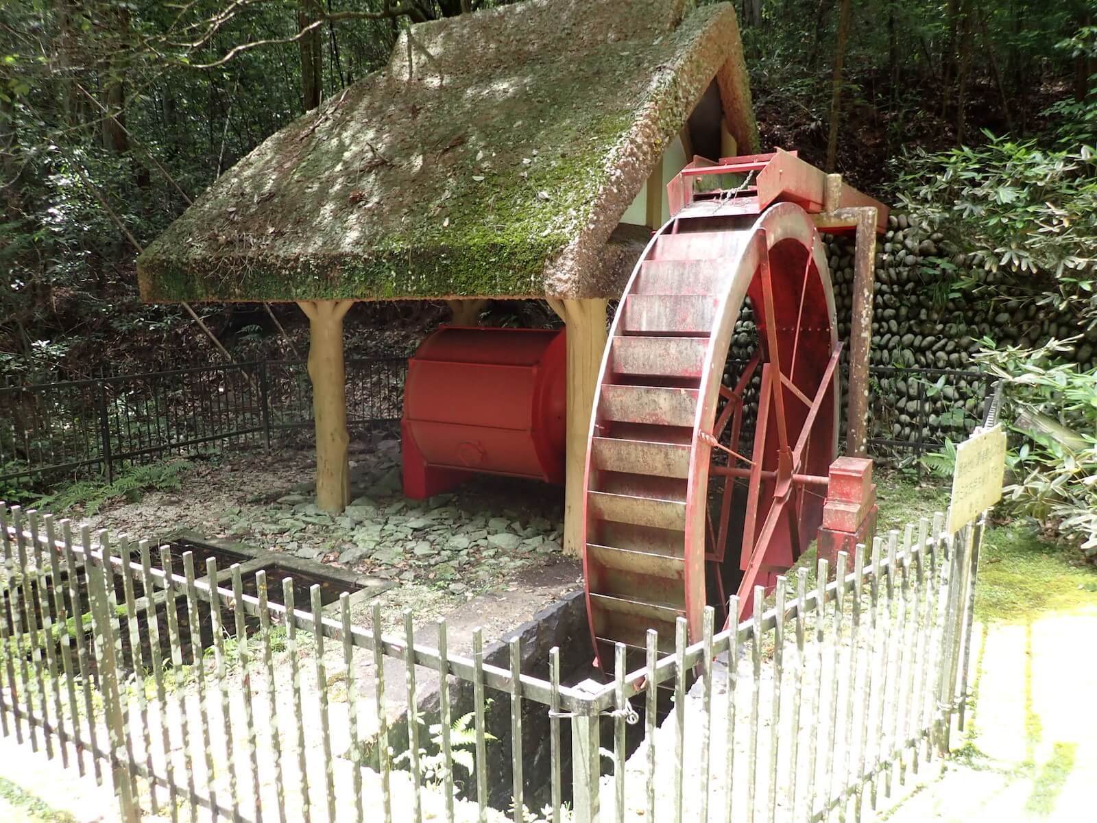 "トロミル水車"